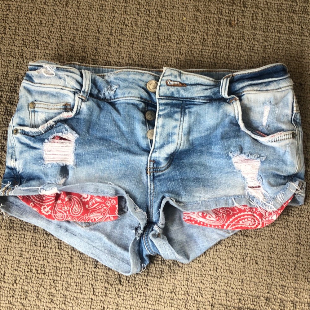 Zara daisy dukes with red bandana pockets